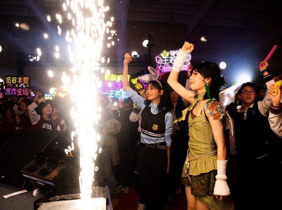 Confetti over the audience at the Voice of HFLA final